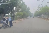 Kabut asap menyelimuti wilayah Kabupaten Pelalawan. Disdik meminta sekolah memantau kualitas udara dan mengurangi aktivitas luar ruangan. (Dok MDD)