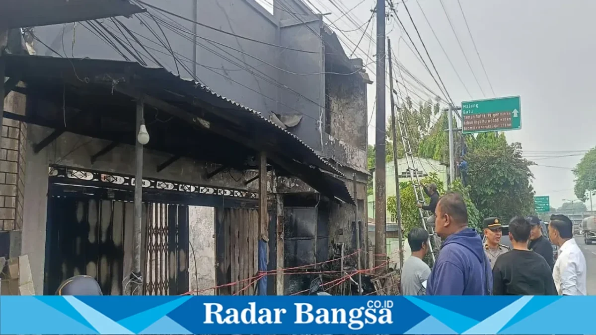 Ruko UD Asterpal di Dusun Tanjung, Desa Gempol, Kabupaten Pasuruan, terbakar pada Senin (26/10/2026) dini hari. (Dok. Ho /RadarBangsa.co.id).