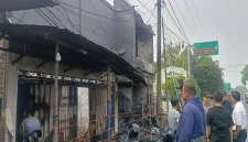 Ruko UD Asterpal di Dusun Tanjung, Desa Gempol, Kabupaten Pasuruan, terbakar pada Senin (26/10/2026) dini hari. (Dok. Ho /RadarBangsa.co.id).