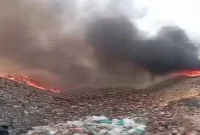 Upaya pemadaman kebakaran di TPA Desa Dadapan, Kecamatan Solokuro, Kabupaten Lamongan, Senin (12/10/2026). (Dok. Ho/Polres Lamongan)