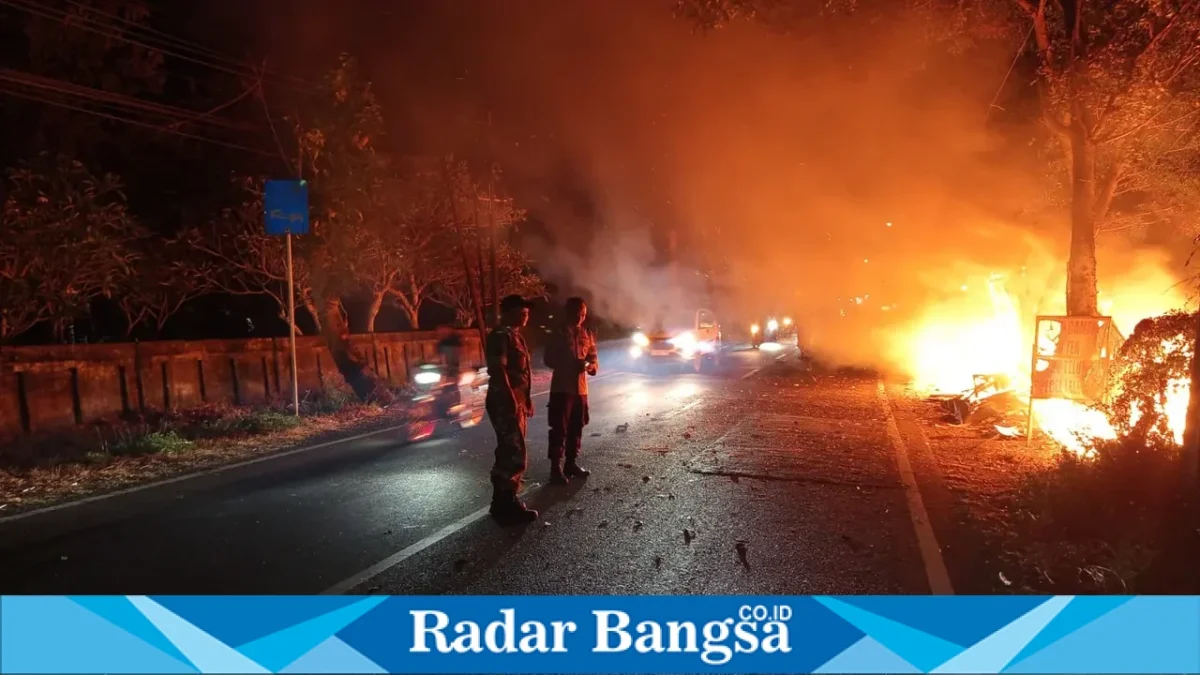 Kebakaran melanda warung legen di Dusun Mantup Selatan, Desa Mantup, Kecamatan Mantup, Lamongan, Rabu (7/10/2026) malam.