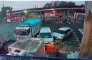 Mobil yang menabrak tiga sepeda motor dan satu ambulans di area SPBU Dusun Kruwul, Kecamatan Turi, Lamongan, Kamis (29/10/2026). (Dok. Humas Polres Lamongan/RadarBangsa.co.id)