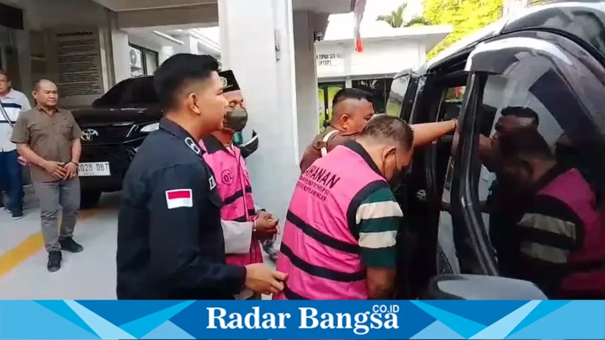 Kejari Lamongan menetapkan tiga tersangka dalam dugaan korupsi alih fungsi tanah negara di Kecamatan Paciran, Selasa (6/10/2026). (Dok. Ho/RadarBangsa.co.id)