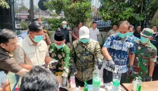 Pemusnahan barang bukti dari 115 perkara pidana yang telah berkekuatan hukum tetap di halaman Kantor Kejari Kabupaten Pasuruan, Bangil, Kamis (15/10/2026). 