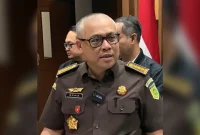 Punia Atmaja, Asisten Tindak Pidana Khusus Kejati Jawa Timur, menyampaikan perkembangan pendalaman perkara dugaan pungli perizinan ESDM Jatim. (Dok. Ho/Penkum Kejati Jatim)