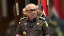 Punia Atmaja, Asisten Tindak Pidana Khusus Kejati Jawa Timur, menyampaikan perkembangan pendalaman perkara dugaan pungli perizinan ESDM Jatim. (Dok. Ho/Penkum Kejati Jatim)