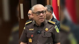 Punia Atmaja, Asisten Tindak Pidana Khusus Kejati Jawa Timur, menyampaikan perkembangan pendalaman perkara dugaan pungli perizinan ESDM Jatim. (Dok. Ho/Penkum Kejati Jatim)
