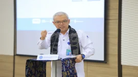 Sekretaris Jenderal Kemnaker Cris Kuntadi saat membuka pelatihan berbasis kompetensi bagi pekerja terdampak PHK di PT Bintang Indokarya Gemilang, Brebes, Selasa (20/10/2026). (Dok. Ho/RadarBangsa.co.id)