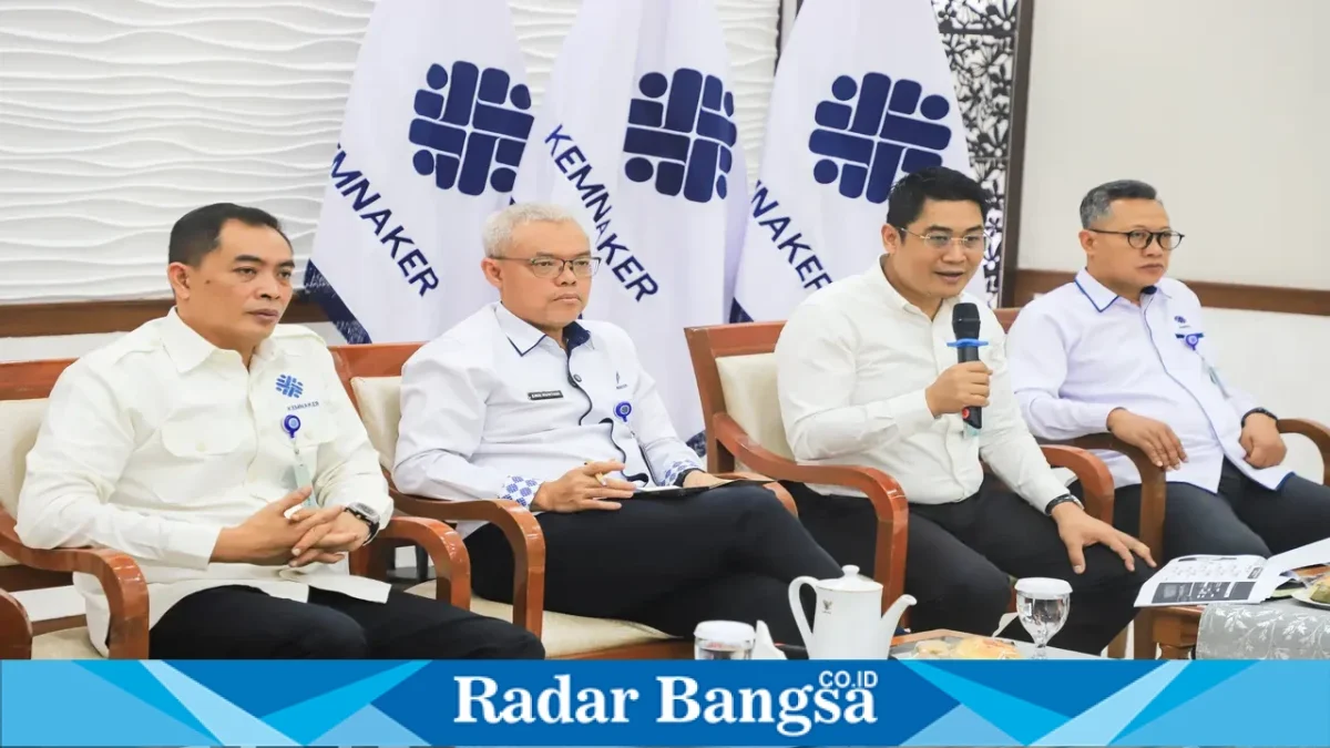 Sekretaris Jenderal Kemnaker Cris Kuntadi menyampaikan sosialisasi tata cara pendaftaran mitra MagangHub Batch 3 Angkatan II Tahun 2026 di Jakarta. (Dok. Ho/Kemnaker/RadarBangsa.co.id).