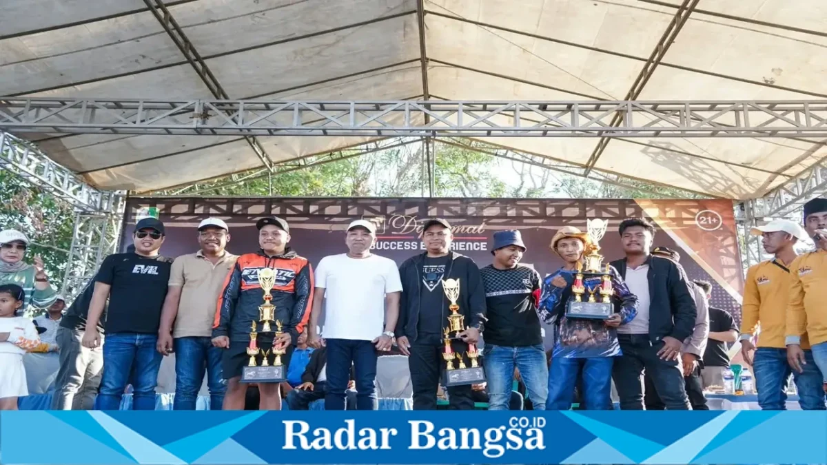 Peserta berlaga dalam seleksi kerapan sapi untuk memperebutkan tiket Grand Final Piala Presiden 2026 di Lapangan Priok, Kecamatan Ketapang, Kabupaten Sampang, Minggu (18/10/2026). (Dok. Ho/RadarBangsa.co.id)