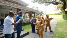 Bupati Banyuwangi Ipuk Fiestiandani menerima delegasi bisnis Nigeria yang dipimpin Ishmael Balogun untuk menjajaki peluang kerja sama perdagangan dan investasi. (Dok. Ho/RadarBangsa.co.id).