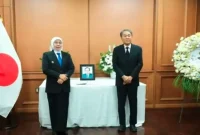 Gubernur Jawa Timur Khofifah Indar Parawansa mengunjungi Konsulat Jenderal Jepang di Surabaya, Jumat (30/10/2026), untuk menyampaikan belasungkawa atas wafatnya mantan Perdana Menteri Jepang Yasuo Fukuda. (Dok Foto Ho/RadarBangsa.co.id)