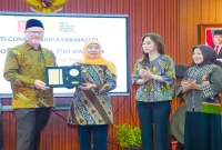 Gubernur Jawa Timur Khofifah Indar Parawansa saat meluncurkan dua prodi baru KCL Singhasari di Malang, Jumat (2/10/2026). (Dok. Ho/RadarBangsa.co.id)
