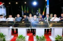 Gubernur Jawa Timur Khofifah Indar Parawansa bersama jajaran pejabat menunjukkan prasasti peresmian sejumlah infrastruktur jalan dan jembatan di Kabupaten Pacitan. (Dok  Ho/RadarBangsa.co.id)