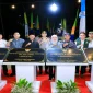 Gubernur Jawa Timur Khofifah Indar Parawansa bersama jajaran pejabat menunjukkan prasasti peresmian sejumlah infrastruktur jalan dan jembatan di Kabupaten Pacitan. (Dok  Ho/RadarBangsa.co.id)