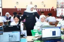 Khofifah Indar Parawansa meninjau pelaksanaan Tes Kemampuan Akademik di SMKN 8 Kota Malang. (Dok. Ho/Dinas Pendidikan Jawa Timur/RadarBangsa.co.id)