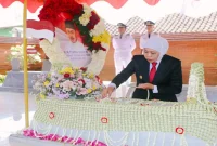 Gubernur Jawa Timur Khofifah Indar Parawansa saat memimpin ziarah dan tabur bunga di makam RMTA Soerjo, Magetan, Selasa (6/10/2026). (Dok. Ho/RadarBangsa.co.id)