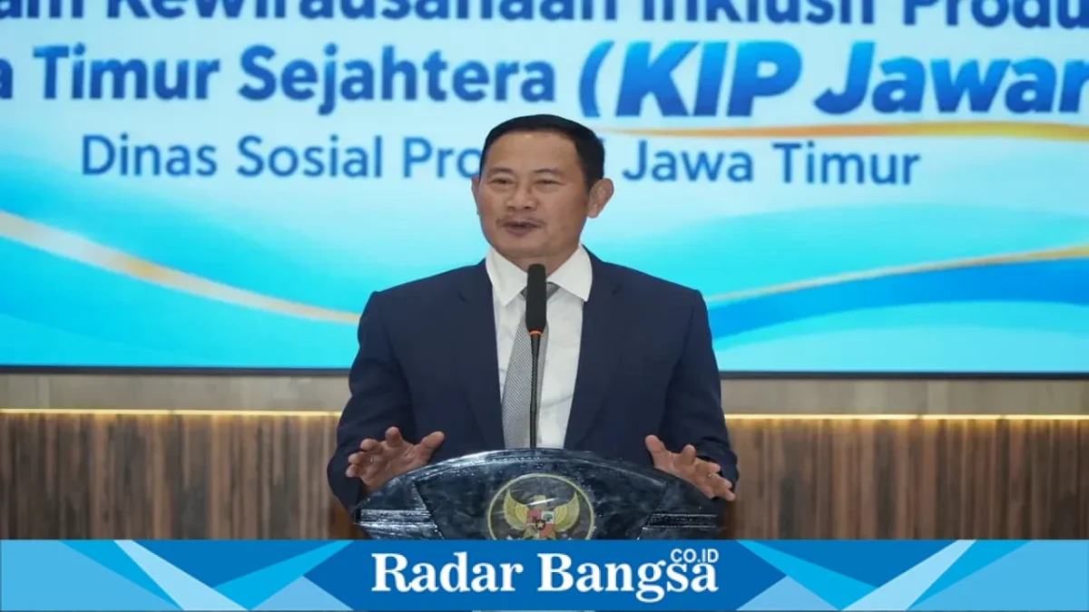 Bupati Lamongan Yuhronur Efendi hadir dalam verifikasi penerima KIP JAWARA di Lamongan, Senin (5/10/2026). (Dok. Ho/RadarBangsa.co.id)