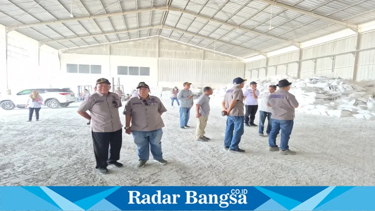 Komisi C DPRD Kabupaten Lamongan saat melakukan sidak ke perusahaan dolomit di Kecamatan Paciran, Rabu (14/10/2026). (Dok. Ho/RadarBangsa.co.id)
