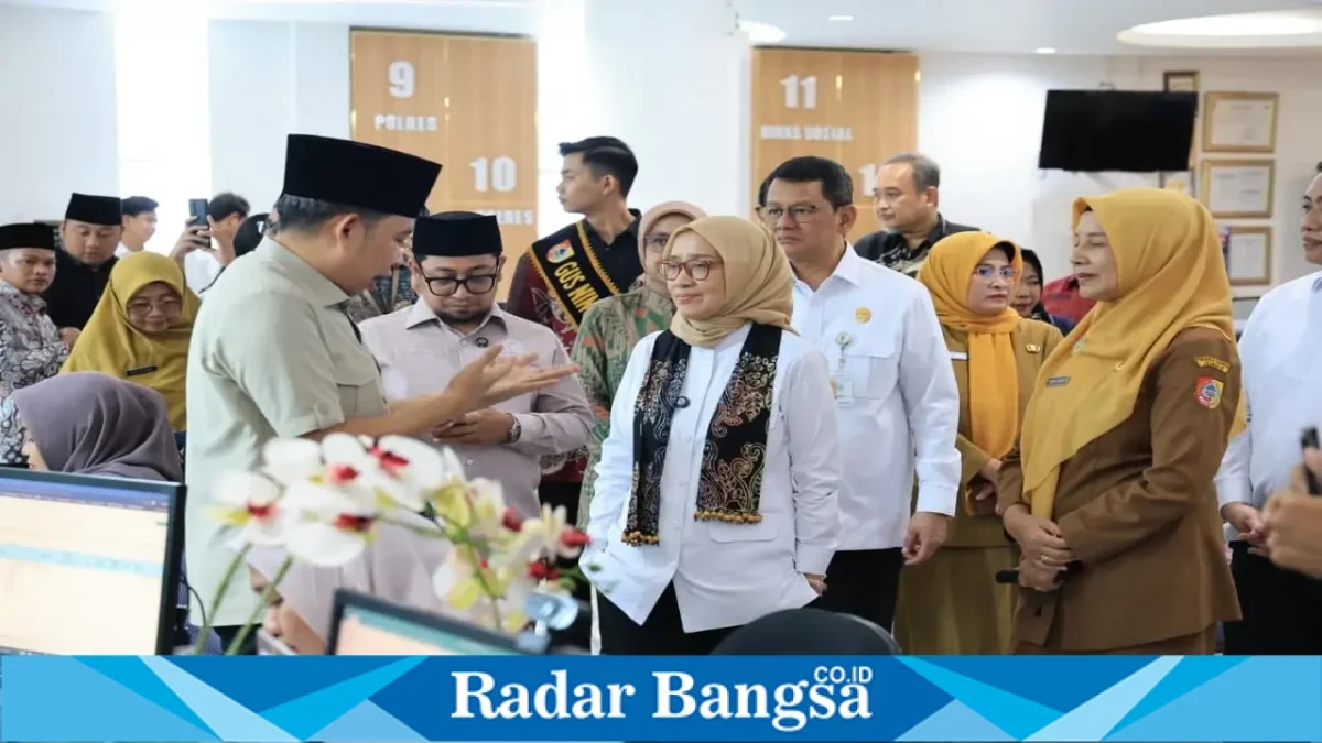 Bupati Jember Gus Fawait bersama jajaran pejabat dalam kegiatan pelayanan publik di Kabupaten Jember. (Dok. Ho/Pemkab Jember/RadarBangsa.co.id).