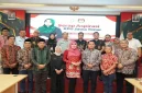 Lia Istifhama bersama jajaran KPU Jawa Timur dalam pertemuan pengawasan kepemiluan di Surabaya, Kamis (29/10). (Dok. Ho/RadarBangsa.co.id)