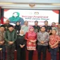 Lia Istifhama bersama jajaran KPU Jawa Timur dalam pertemuan pengawasan kepemiluan di Surabaya, Kamis (29/10). (Dok. Ho/RadarBangsa.co.id)