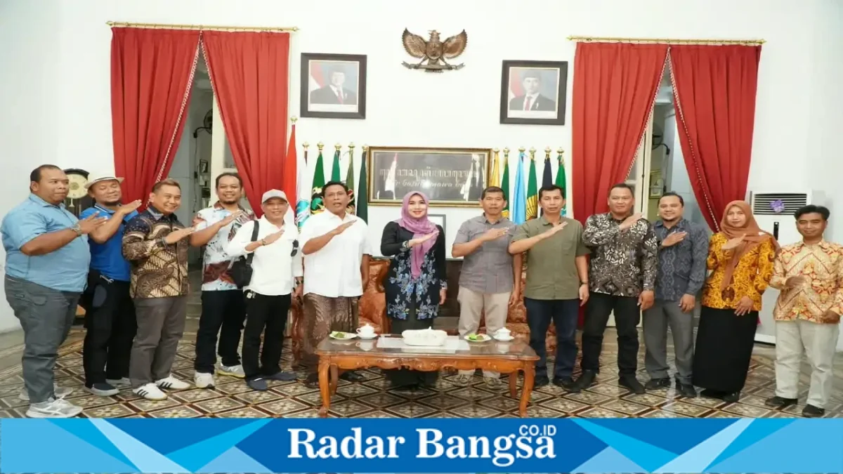 Lia Istifhama saat melaksanakan reses dan membahas aspirasi pembangunan bersama jajaran Bakorwil I Madiun, Senin (19/10/2026). (Dok. Ho/RadarBangsa.co.id)