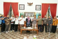 Lia Istifhama saat melaksanakan reses dan membahas aspirasi pembangunan bersama jajaran Bakorwil I Madiun, Senin (19/10/2026). (Dok. Ho/RadarBangsa.co.id)