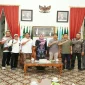 Lia Istifhama saat melaksanakan reses dan membahas aspirasi pembangunan bersama jajaran Bakorwil I Madiun, Senin (19/10/2026). (Dok. Ho/RadarBangsa.co.id)