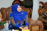 Lia Istifhama saat mengenakan batik dalam kegiatan publik, Jumat (2/10/2026). (Dok. Ho/RadarBangsa.co.id)
