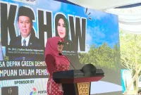 Lia Istifhama menyampaikan gagasan demokrasi hijau dalam kegiatan GAS Pemuda di Surabaya. (Dok. Ho/RadarBangsa.co.id).