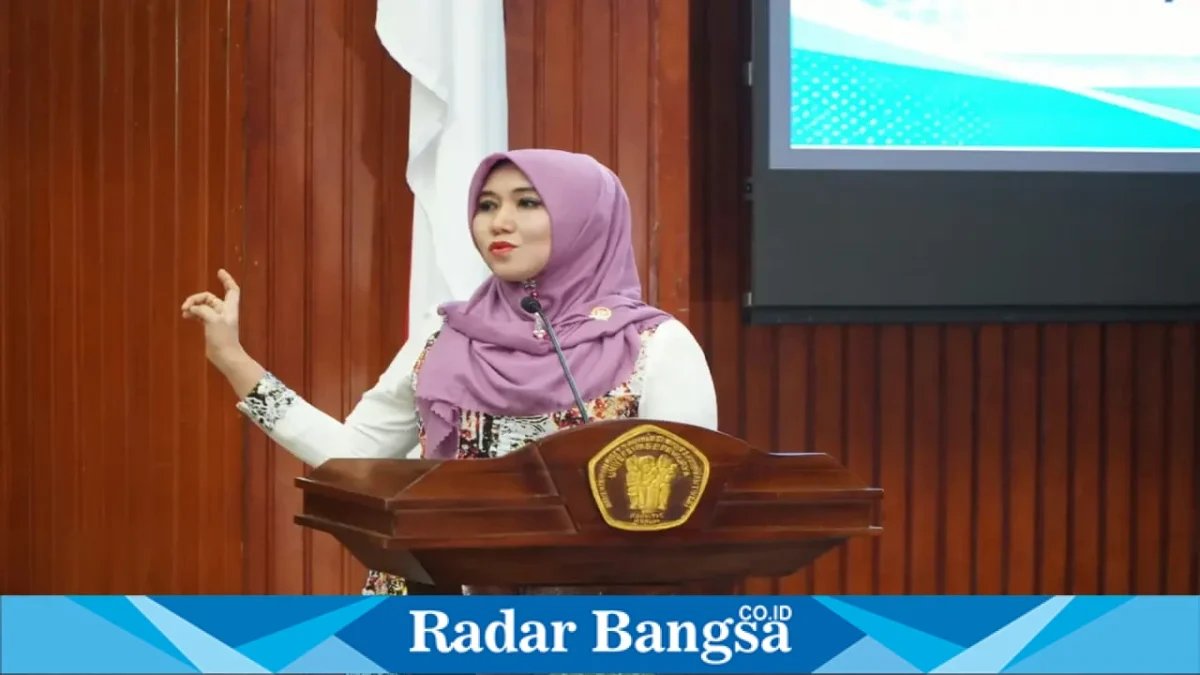 Anggota DPD RI asal Jawa Timur, Lia Istifhama, saat menyampaikan materi pengembangan karakter kepemimpinan dalam kegiatan LKMM-TL Universitas Brawijaya 2026 di Gedung Widyaloka, Malang, Minggu (11/10/2026). (Dok. Ho/RadarBangsa.co.id)