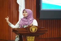 Anggota DPD RI asal Jawa Timur, Lia Istifhama, saat menyampaikan materi pengembangan karakter kepemimpinan dalam kegiatan LKMM-TL Universitas Brawijaya 2026 di Gedung Widyaloka, Malang, Minggu (11/10/2026). (Dok. Ho/RadarBangsa.co.id)