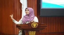 Anggota DPD RI asal Jawa Timur, Lia Istifhama, saat menyampaikan materi pengembangan karakter kepemimpinan dalam kegiatan LKMM-TL Universitas Brawijaya 2026 di Gedung Widyaloka, Malang, Minggu (11/10/2026). (Dok. Ho/RadarBangsa.co.id)