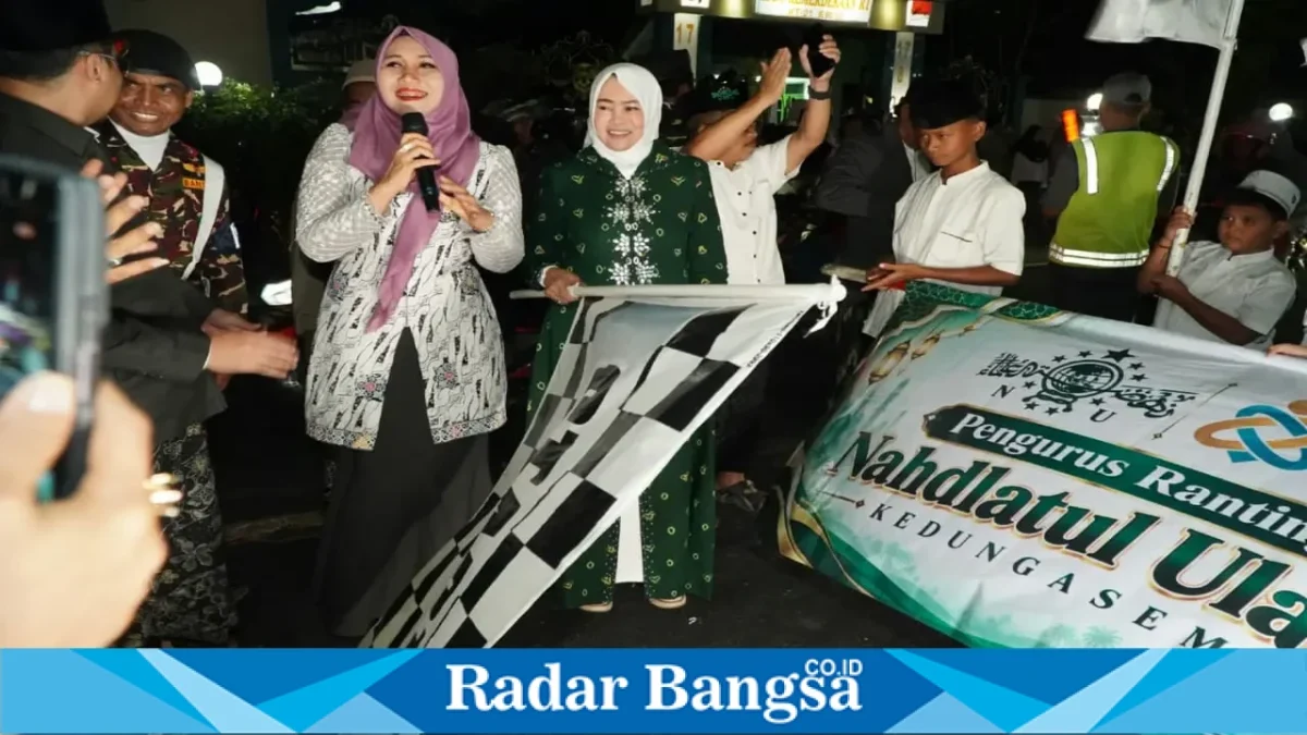 Suasana kegiatan Kirab Hari Santri 2026 yang diselenggarakan PRNU Kedung Asem, Probolinggo. (Dok foto /RadarBangsa.co.id).