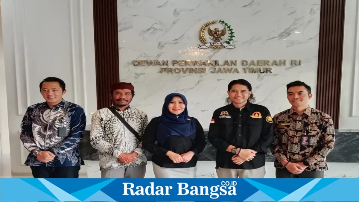 Anggota DPD RI asal Jawa Timur, Lia Istifhama, bersama pengurus Solidaritas KING dalam audiensi di Kantor DPD RI Provinsi Jawa Timur, Surabaya, Selasa (20/10/2026). (Dok. Ho/RadarBangsa.co.id)