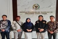 Anggota DPD RI asal Jawa Timur, Lia Istifhama, bersama pengurus Solidaritas KING dalam audiensi di Kantor DPD RI Provinsi Jawa Timur, Surabaya, Selasa (20/10/2026). (Dok. Ho/RadarBangsa.co.id)