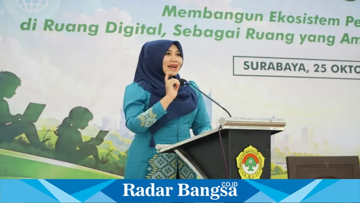 Lia Istifhama membuka Seminar Wanita LDII Jawa Timur bertema perlindungan anak di ruang digital di Surabaya, Minggu (25/10/2026). (Dok Foto Ho/RadarBangsa.co.id).