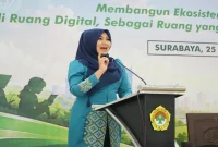 Lia Istifhama membuka Seminar Wanita LDII Jawa Timur bertema perlindungan anak di ruang digital di Surabaya, Minggu (25/10/2026). (Dok Foto Ho/RadarBangsa.co.id).