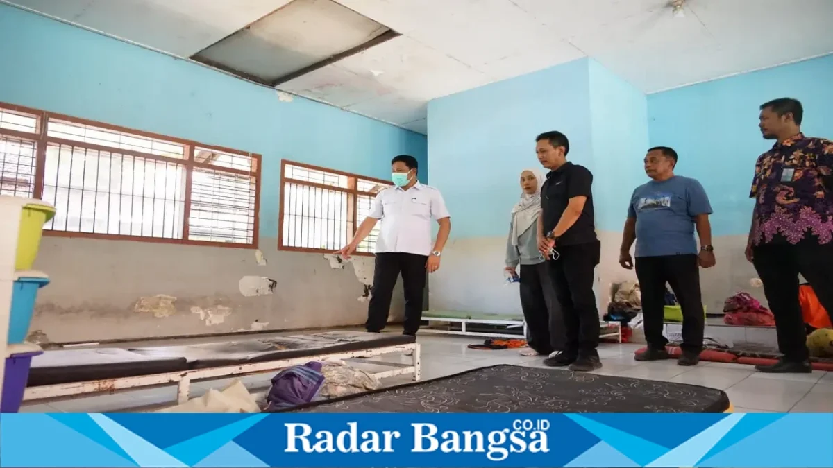 Bupati Sidoarjo Subandi saat meninjau fasilitas Lingkungan Pondok Sosial (Liponsos) Sidoarjo, Jumat (16/10/2026). (Dok. Ho/RadarBangsa.co.id)