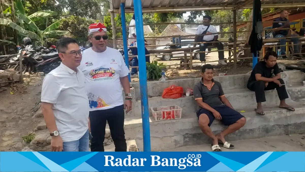 Wakil Ketua Tim Pengarah Percepatan Pembangunan Daerah (TP3D) Jember, Dima Achyar (kiri), bersama Ketua MAKI Jawa Timur, Heru Satrio (kanan), saat kegiatan lomba mancing lele di Kolam Pancing Tri Jaya, Jember, Sabtu (24/10/2026). (Dok. Ho/RadarBangsa.co.id)