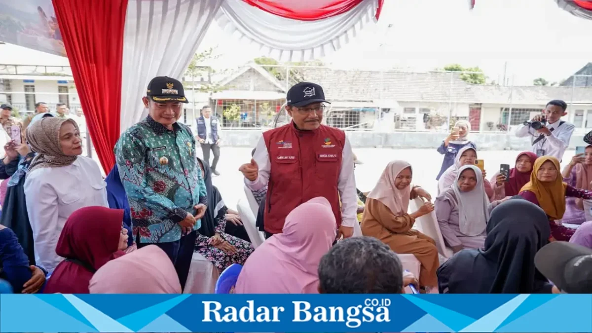 Menteri Sosial Saifullah Yusuf saat mengunjungi KDKMP Desa Sidorejo, Kecamatan Deket, Kabupaten Lamongan, Kamis (15/10/2026). (Dok. Ho/RadarBangsa.co.id)