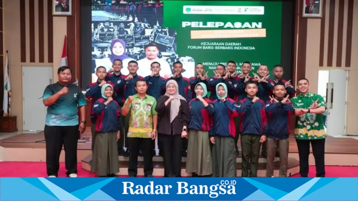 Ketua KORMI Kabupaten Pasuruan, Merita Rusdi Sutejo, saat memberangkatkan kontingen FORBASI Kabupaten Pasuruan menuju Kejurda Jawa Timur 2026 di Kantor Bupati Pasuruan, Kamis (8/10/2026). (Dok. Ho/RadarBangsa.co.id)