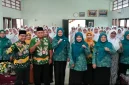 Ketua TP PKK Kabupaten Pasuruan drg Merita Rusdi Sutejo saat menyosialisasikan program CEPAK kepada mahasiswi Akbid Sakinah, Kamis (29/10/2026). (Dok. Ho/RadarBangsa.co.id)