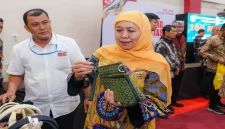 Gubernur Jawa Timur Khofifah Indar Parawansa bersama Wakil Gubernur Aceh Fadhlullah dalam pembukaan Misi Dagang dan Investasi Jawa Timur–Aceh di Banda Aceh, Senin (19/10/2026). (Dok. Ho/RadarBangsa.co.id)