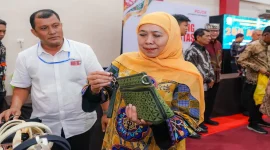 Gubernur Jawa Timur Khofifah Indar Parawansa bersama Wakil Gubernur Aceh Fadhlullah dalam pembukaan Misi Dagang dan Investasi Jawa Timur–Aceh di Banda Aceh, Senin (19/10/2026). (Dok. Ho/RadarBangsa.co.id)