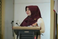 Lia Istifhama atau Ning Lia saat berbagi pengalaman tentang kepemimpinan, politik, dan pengabdian kepada mahasiswa di lingkungan perguruan tinggi. (Dok. Ho/RadarBangsa.co.id)