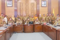 Bupati Sidoarjo Subandi saat audiensi bersama kepala desa se-Kecamatan Wonoayu membahas penanganan sungai dan saluran air, Selasa (20/10/2026). (Dok. Ho/RadarBangsa.co.id)