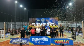 Bupati Pasuruan Rusdi Sutejo menghadiri partai final turnamen bola voli Rizqy Sport Center Bupati Cup 2026 di Desa Karangrejo, Kecamatan Gempol, Sabtu (17/10/2026) malam. (Dok. Ho/RadarBangsa.co.id)