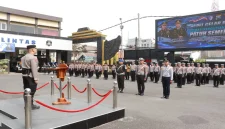 Apel gelar pasukan Operasi Patuh Semeru 2026 di halaman Mapolres Lamongan, Senin (26/10/2026). (Dok. Ho/Polres Lamongan/RadarBangsa.co.id).